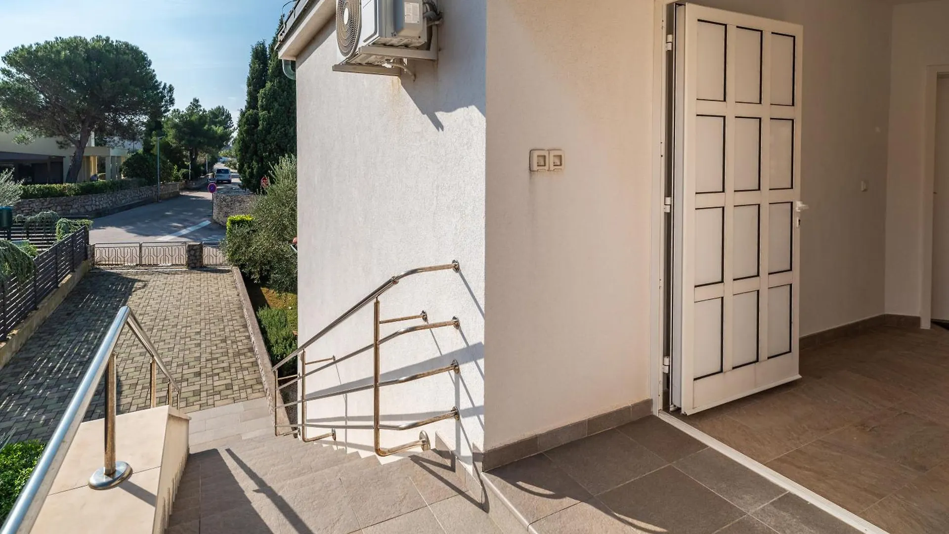 Apartment Milena-Airconditioning & Private Parking Punat